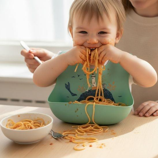 Bavoir imperméable en silicone léger et confortable pour repas bébé