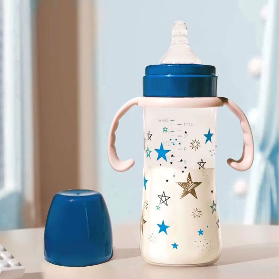 Biberon étoiles 330 ml bébé en situation réelle, repas serein