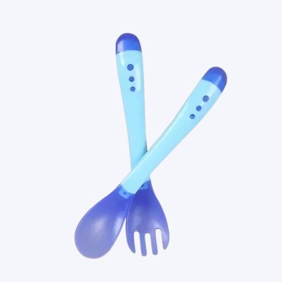 Couverts bébé crème clair en silicone et acier inoxydable pour premiers repas