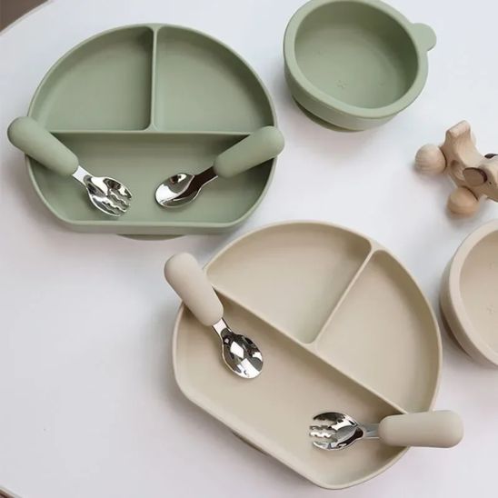 Fourchette et cuillère bébé en silicone rose pour apprentissage – Bébé-Miam