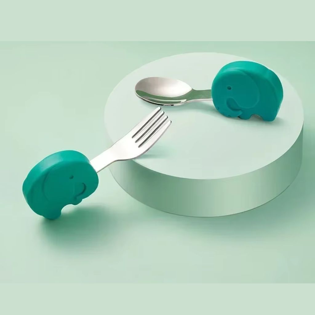 Fourchette bébé stainless bleue avec manche silicone éléphant – Spot Bébé