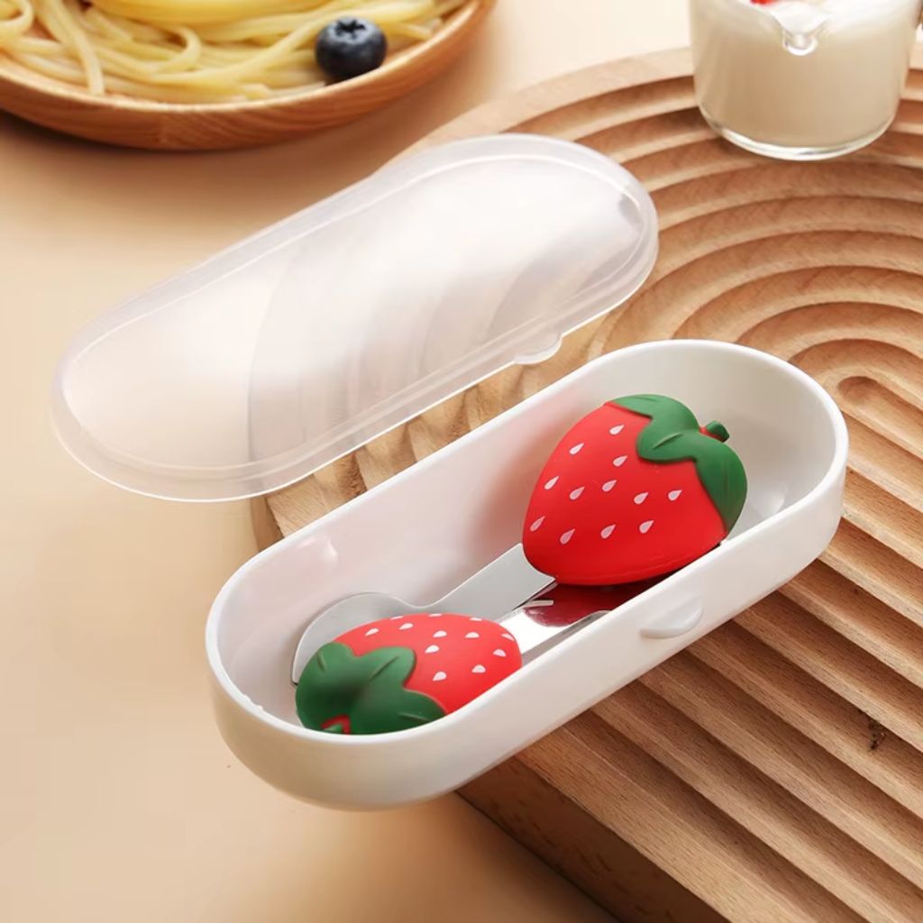 Cuillère pour bebe design fraise ergonomique – Bébé-Miam