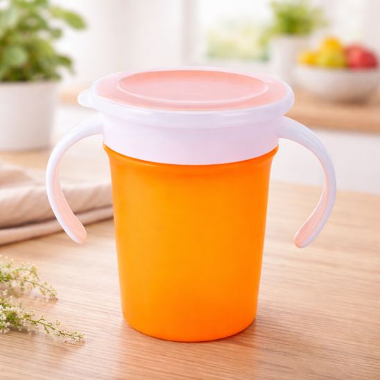 verre anti renversement bébé orange avec poignées ergonomiques et couvercle anti fuite