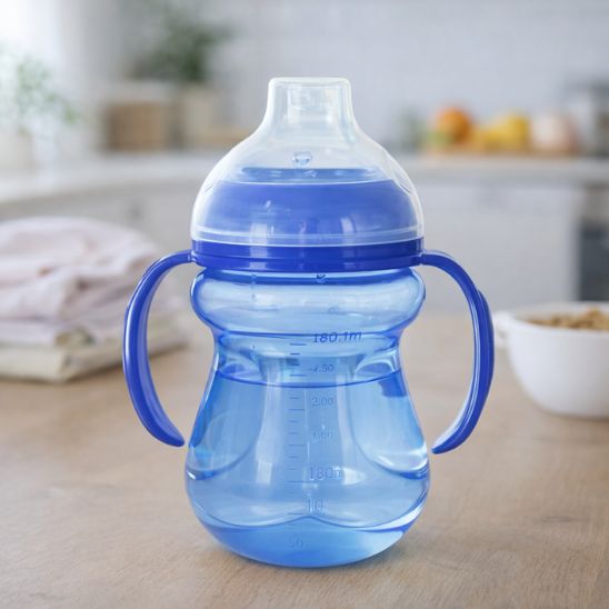 Verre bébé antirenversement à bec bleu 270 ml avec double poignée Bébé-Miam™