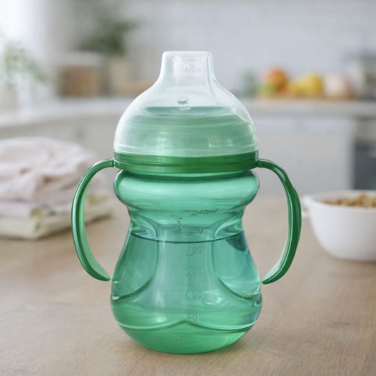 Verre bébé antirenversement à bec vert pour apprentissage de la boisson Bébé-Miam™